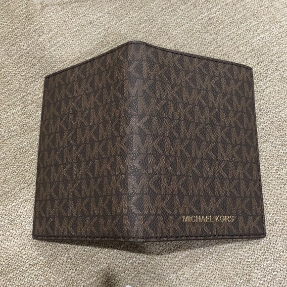 Michael Kors Jet Set Passport Wallet - Picture 6 of 7